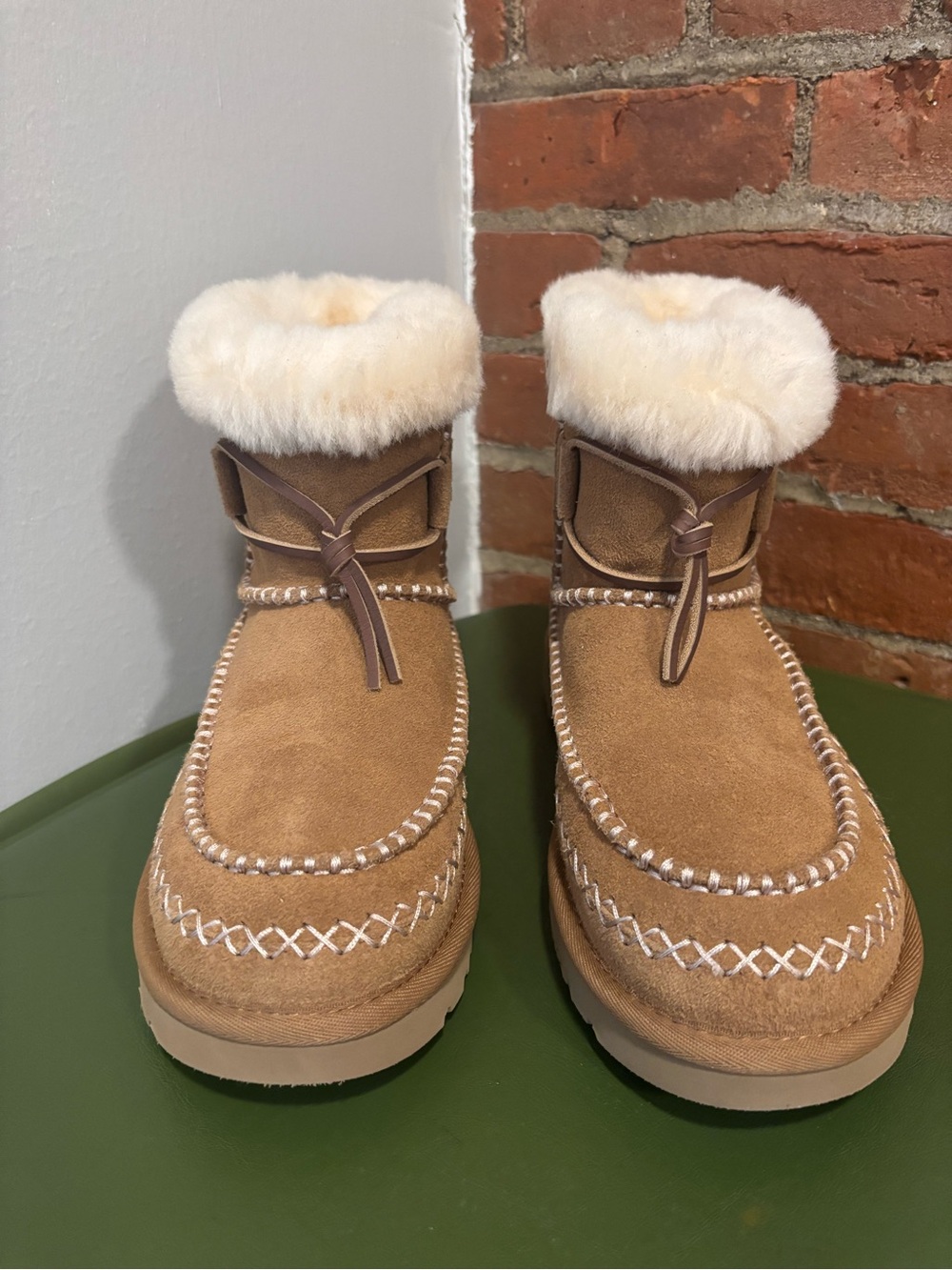 New with Box! Ugg Classic Mini Alpine in Chestnut - Picture 5 of 10